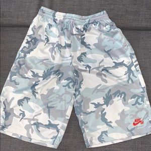 Youth XL Nike SB camo shorts
